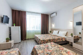 Гостиница Золотой Берег Архипо-Осиповка Четырёхместный с удобствами на этаже-1