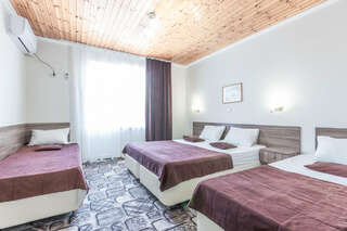 Гостиница Золотой Берег Архипо-Осиповка Четырехместный стандарт-1