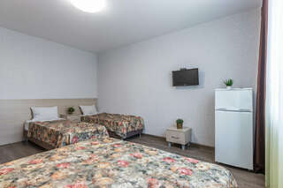 Гостиница Золотой Берег Архипо-Осиповка Четырёхместный с удобствами на этаже-4