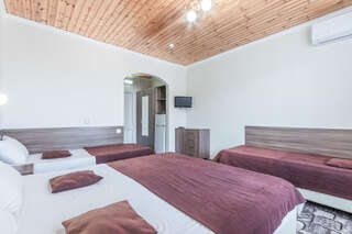 Гостиница Золотой Берег Архипо-Осиповка Четырехместный стандарт-3