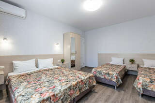 Гостиница Золотой Берег Архипо-Осиповка Четырёхместный с удобствами на этаже-2