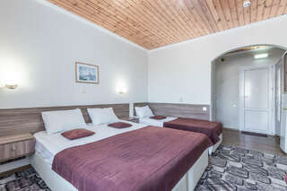 Гостиница Золотой Берег Архипо-Осиповка Четырехместный стандарт-2