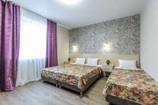 Гостиница Золотой Берег Архипо-Осиповка Трёхместный с удобствами на этаже-1